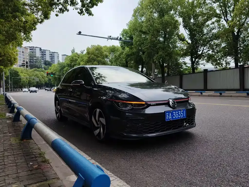 Volkswagen Golf GTI — фото 8