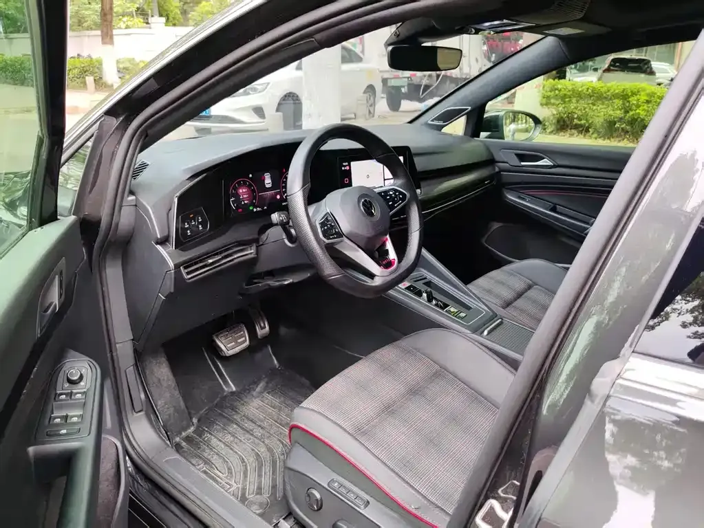 Volkswagen Golf GTI — фото 7