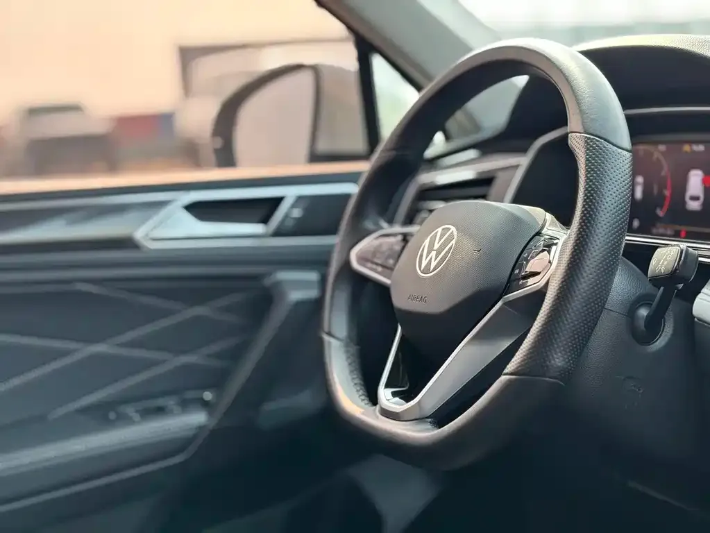 Volkswagen Tiguan L 2023 из CN, фото 2