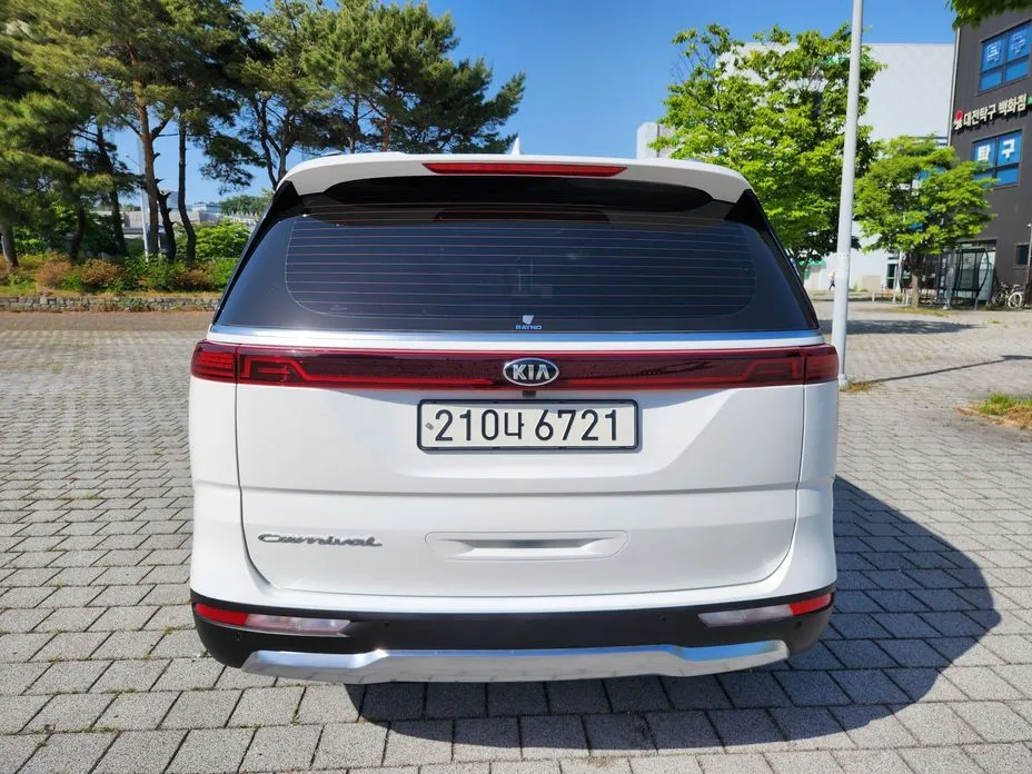 Kia Carnival — фото 10