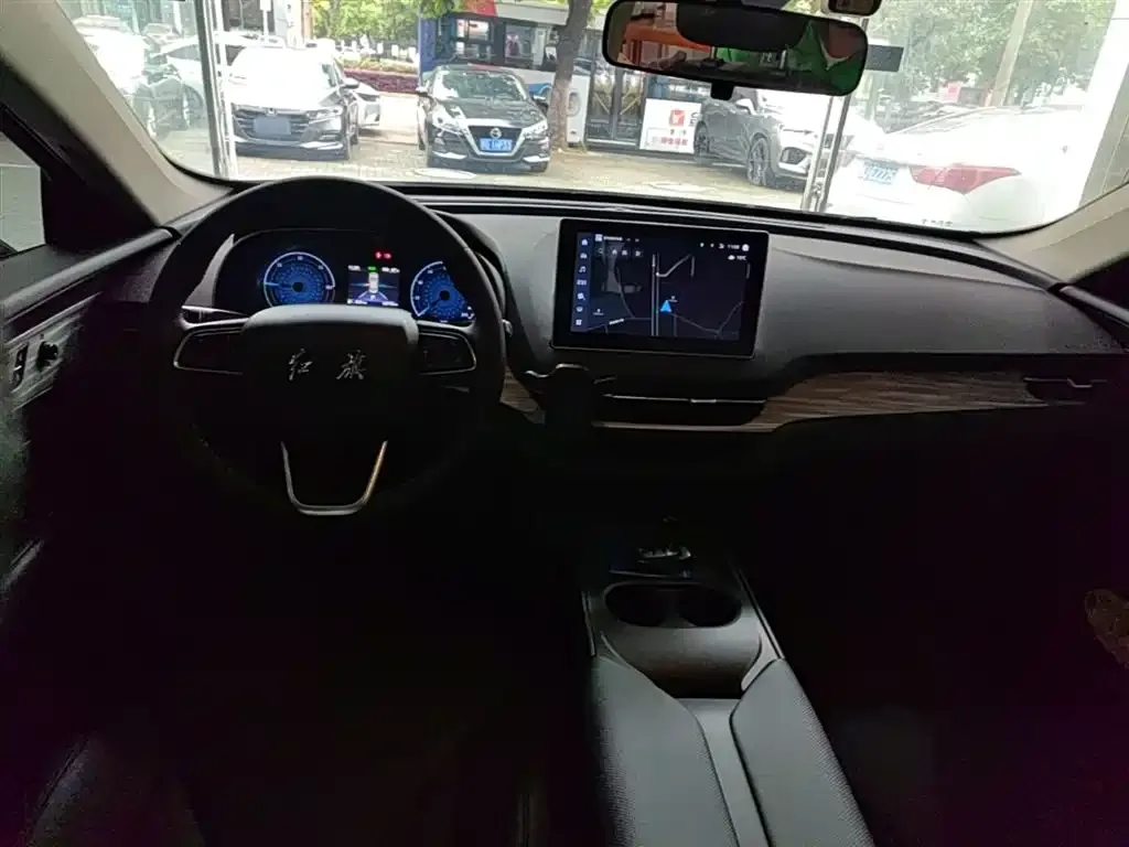 Hongqi E-QM5 — фото 9