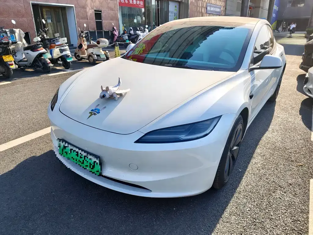 Tesla Model 3 — фото 1