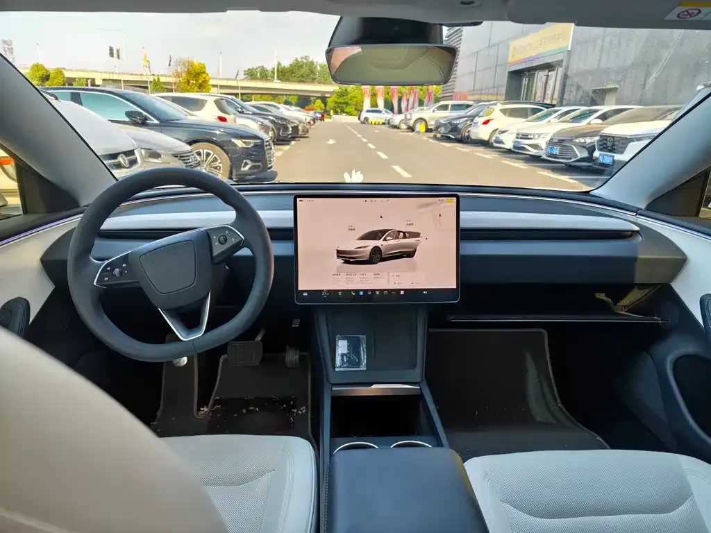 Tesla Model 3 — фото 3