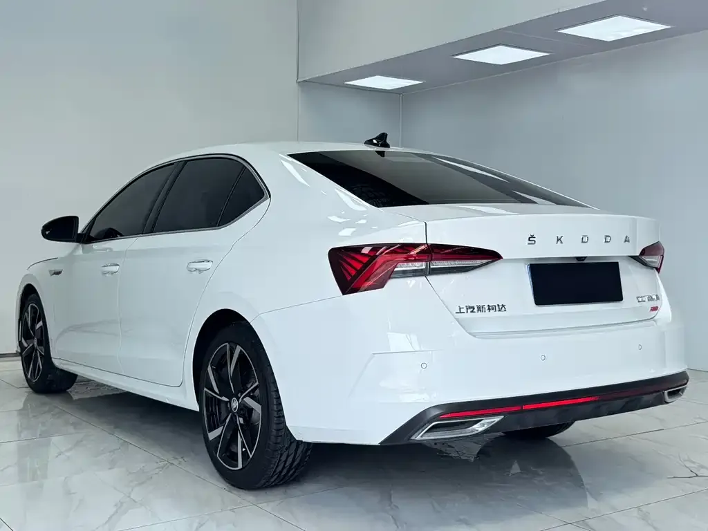 Skoda Octavia — фото 2
