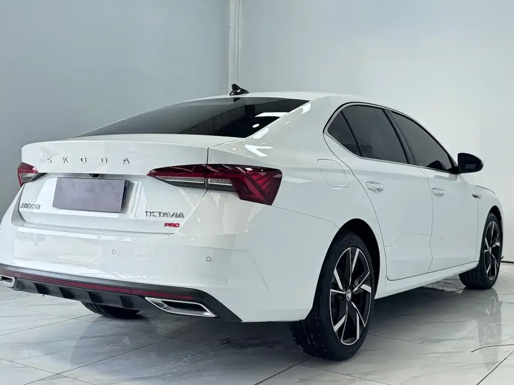Skoda Octavia — фото 4