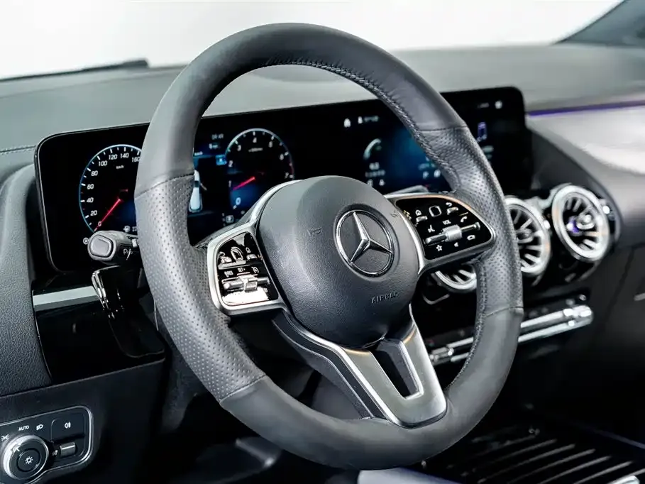 Mercedes-Benz GLA — фото 10