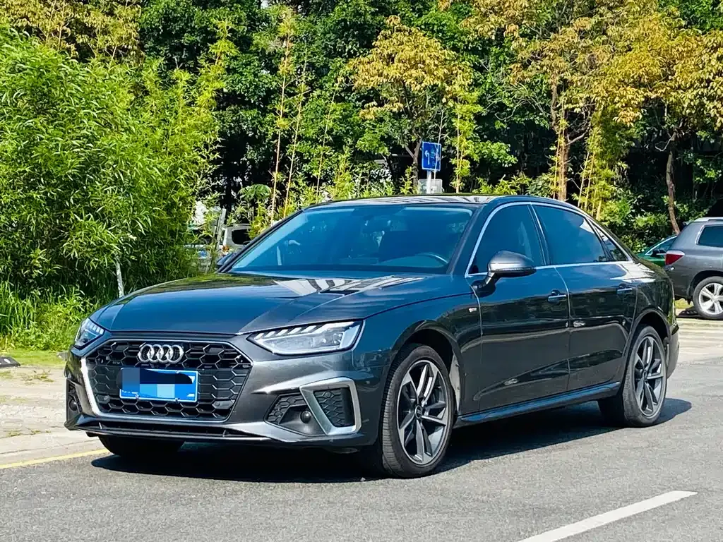 Audi A4L 2022 из CN, фото 1