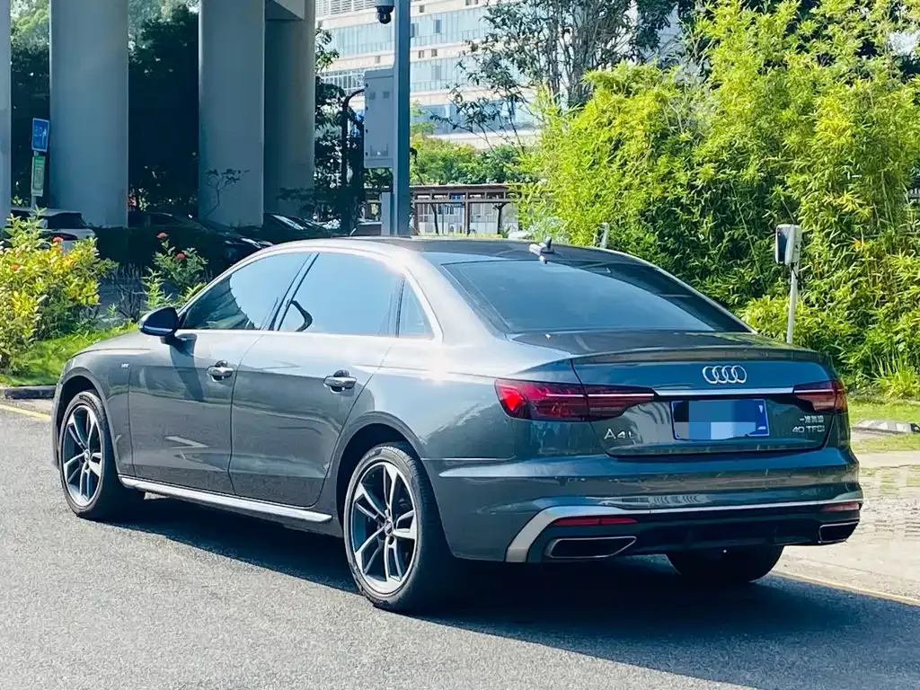 Audi A4L 2022 из CN, фото 9