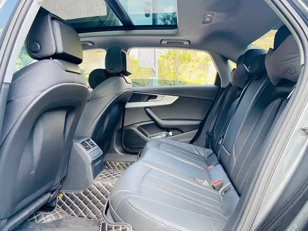 Audi A4L 2022 из CN, фото 7