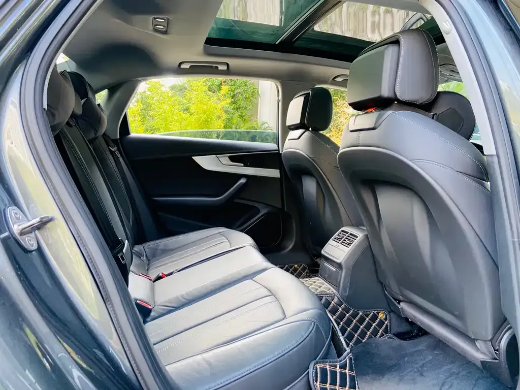 Audi A4L 2022 из CN, фото 3