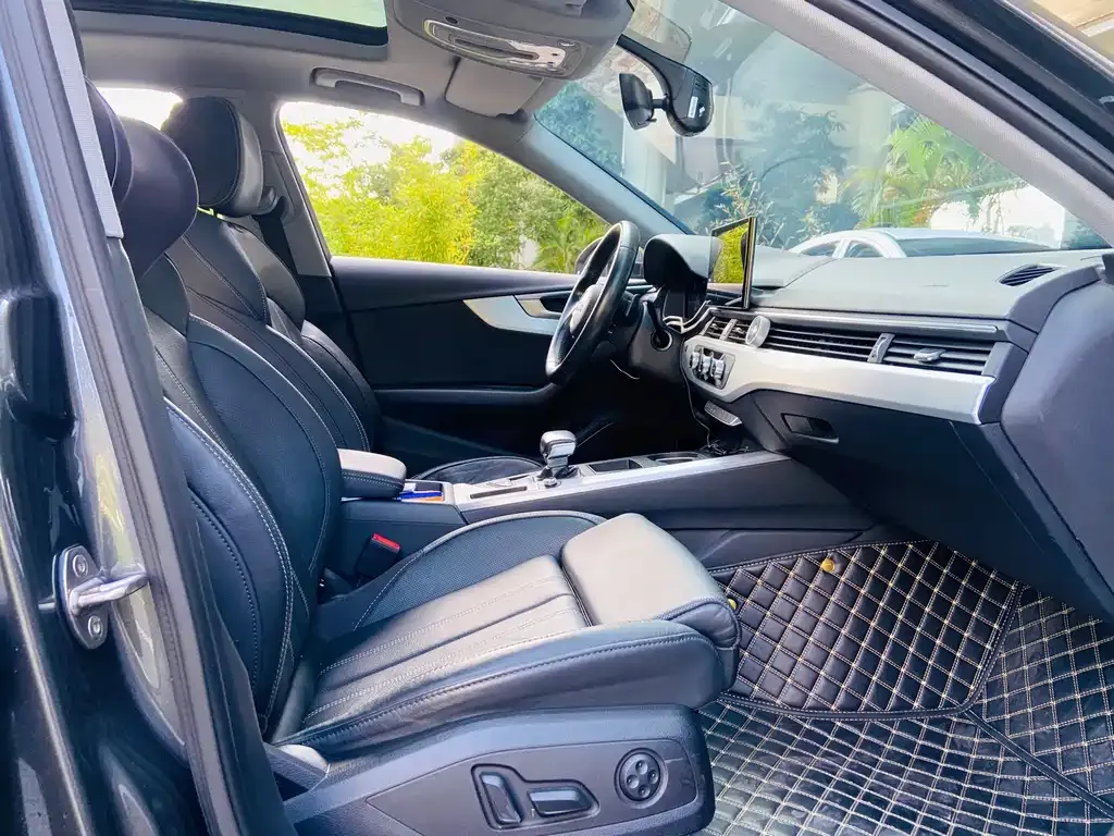 Audi A4L 2022 из CN, фото 8