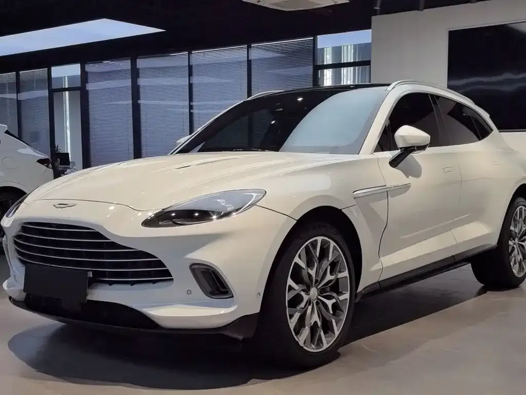 Aston Martin DBX — фото 1