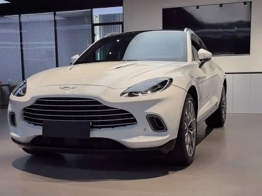 Aston Martin DBX — фото 10