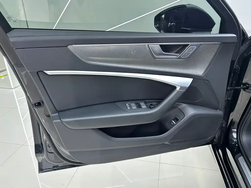 Audi A6L 2023 из CN, фото 3
