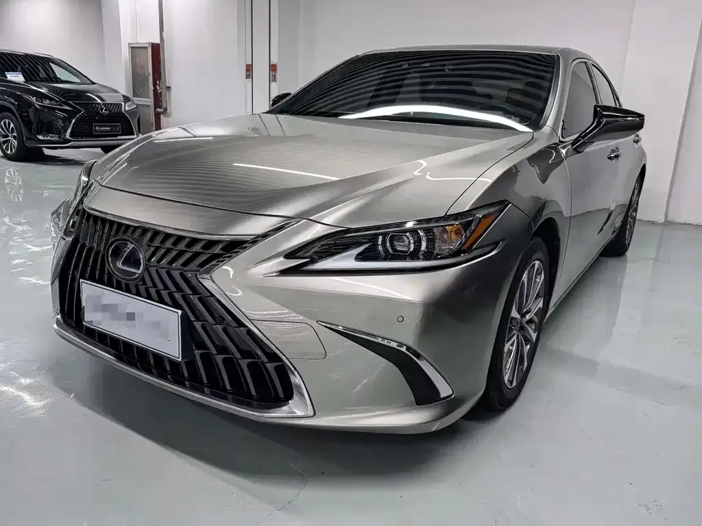 Lexus ES — фото 1