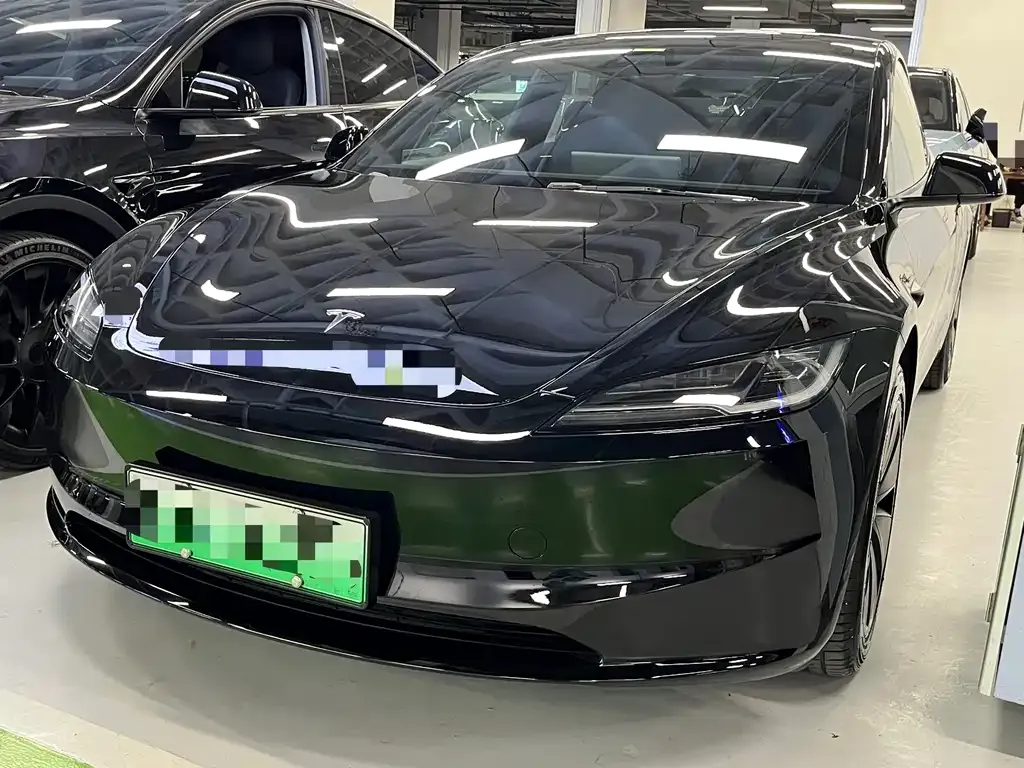 Tesla Model 3 — фото 1