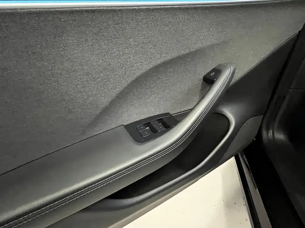 Tesla Model 3 — фото 10