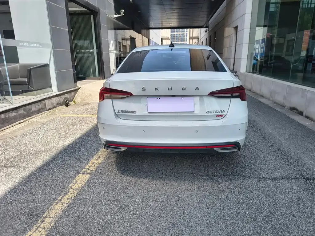 Skoda Octavia — фото 8