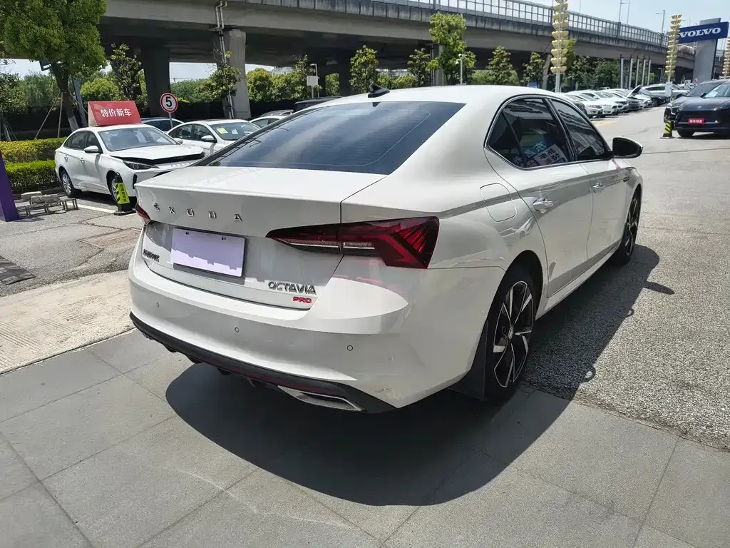Skoda Octavia — фото 5