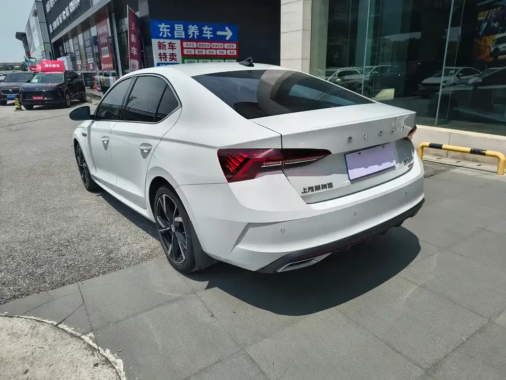 Skoda Octavia — фото 2