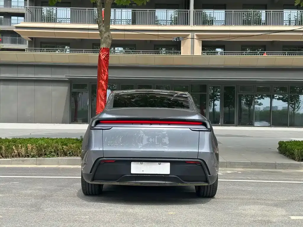 Tesla Model Y — фото 5