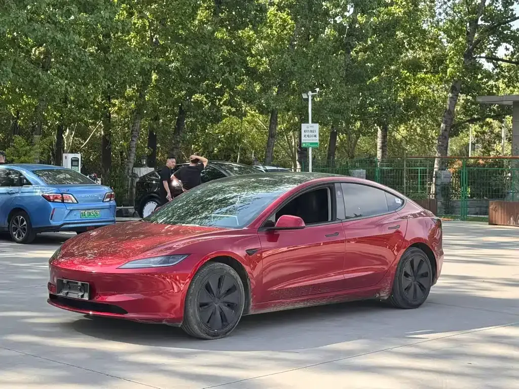Tesla Model 3 — фото 1