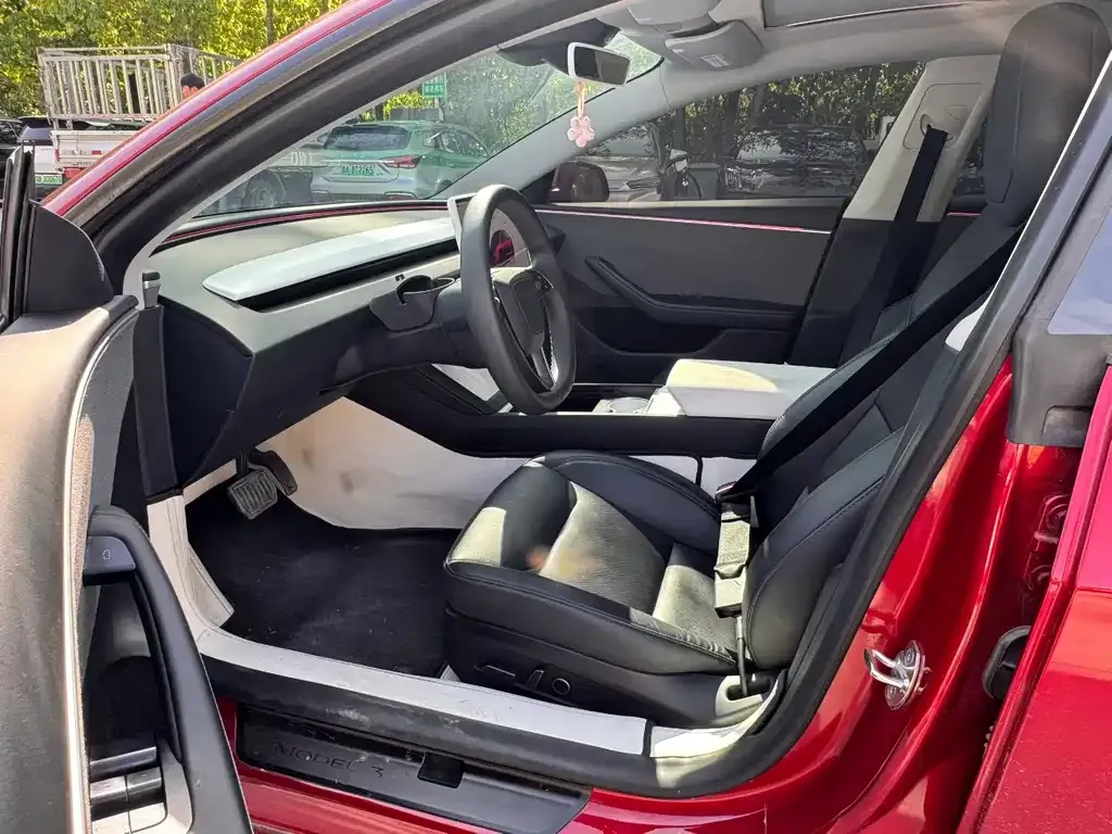 Tesla Model 3 — фото 3