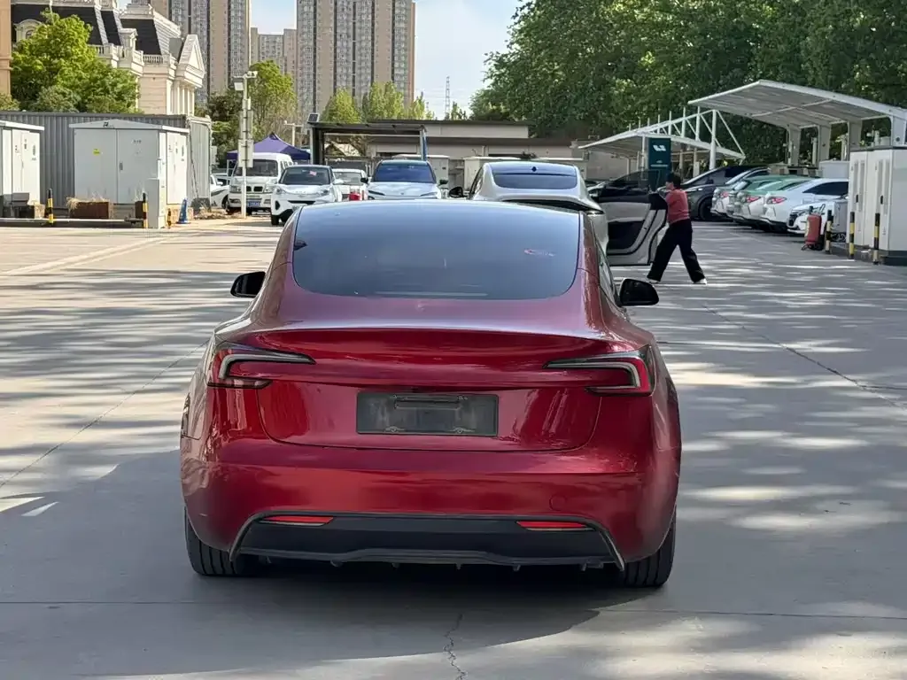 Tesla Model 3 — фото 2