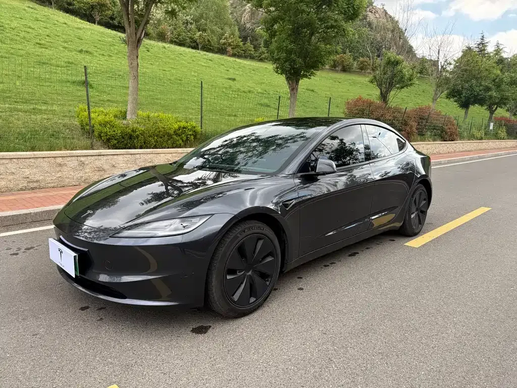 Tesla Model 3 — фото 1