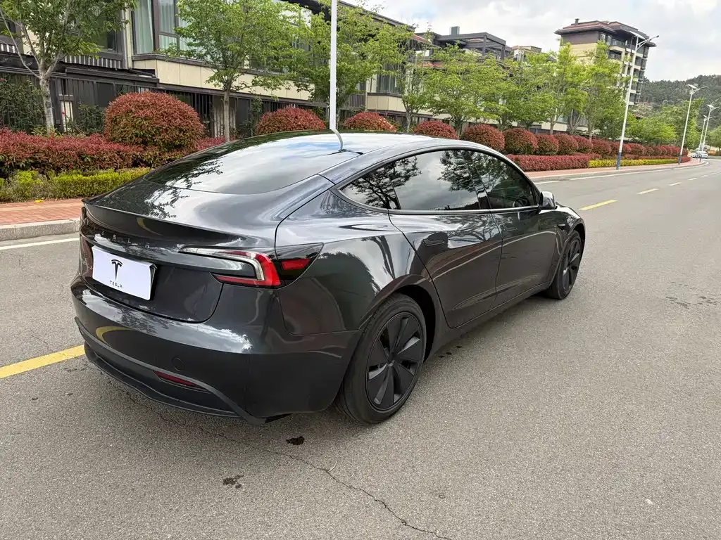 Tesla Model 3 — фото 8