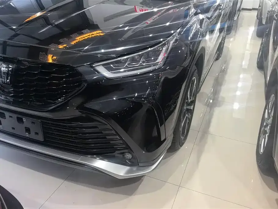 Toyota Crown Kluger 2023 из CN, фото 7