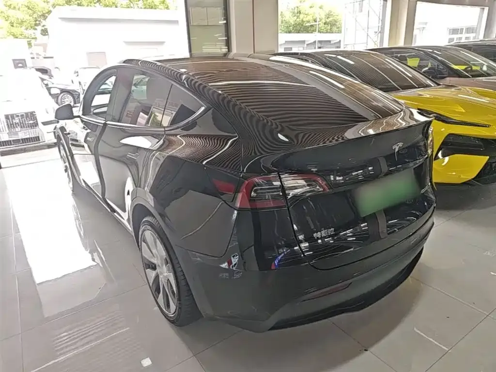 Tesla Model Y — фото 4