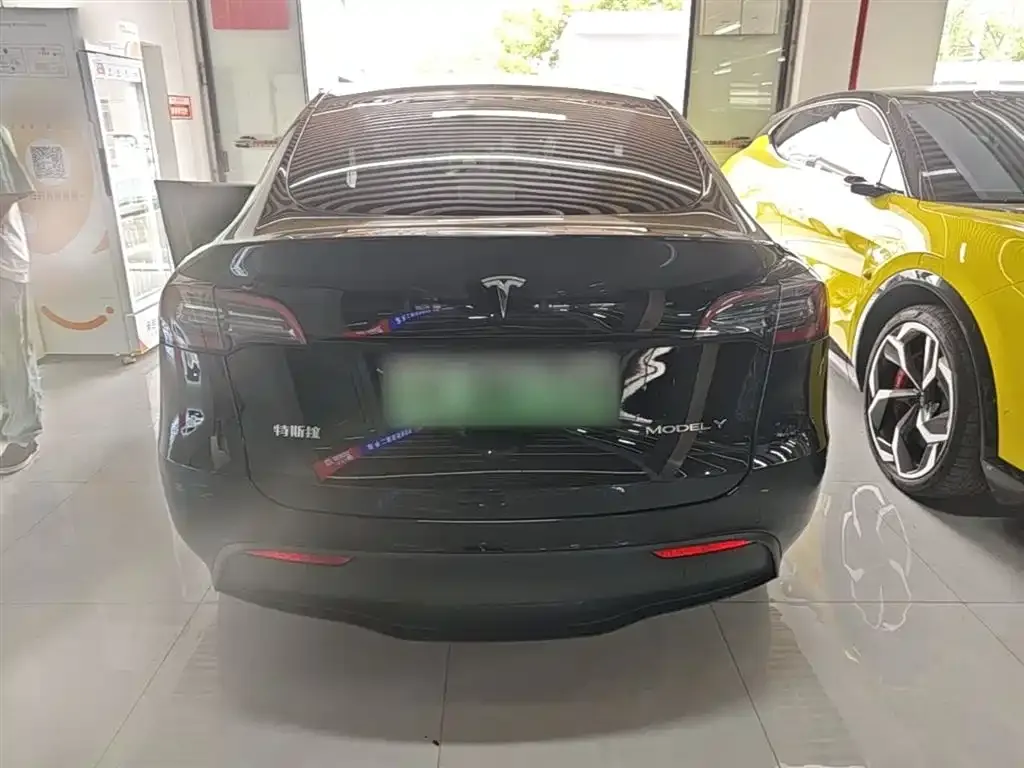 Tesla Model Y — фото 9