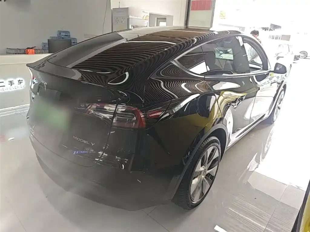 Tesla Model Y — фото 6