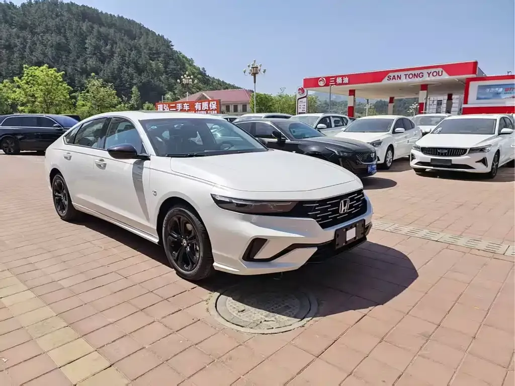 Honda Accord — фото 7
