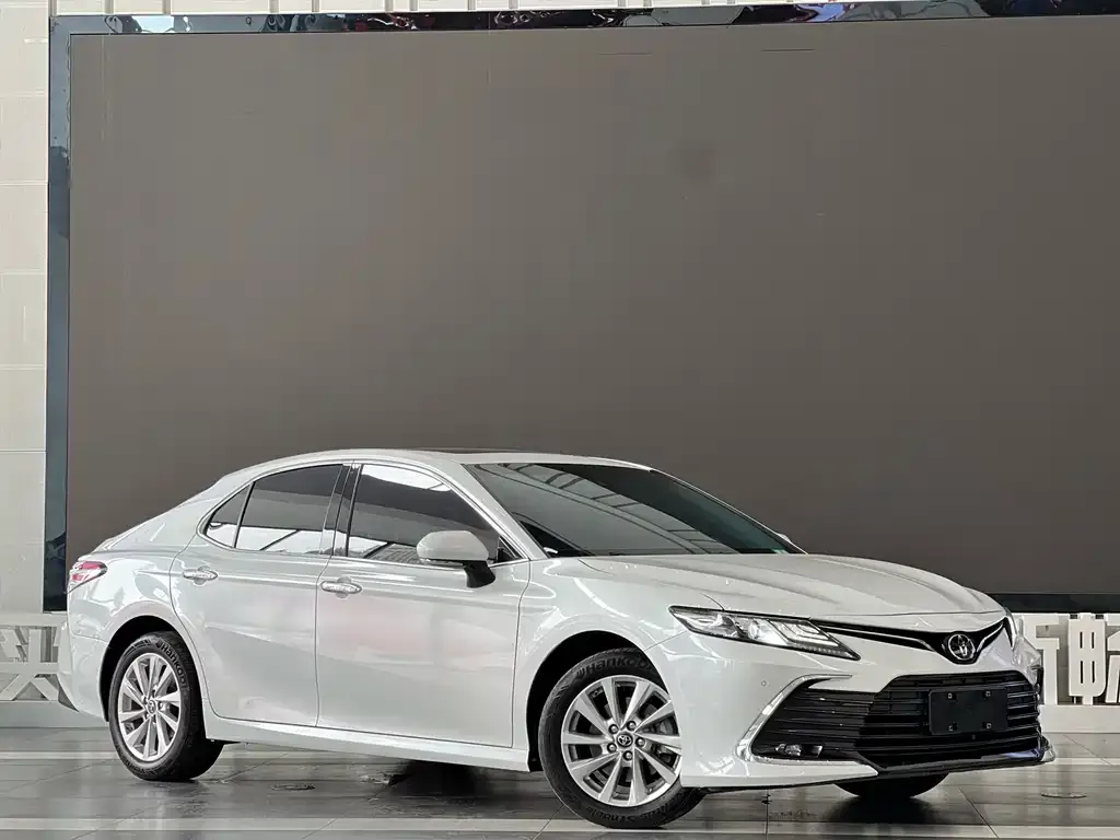 Toyota Camry — фото 3