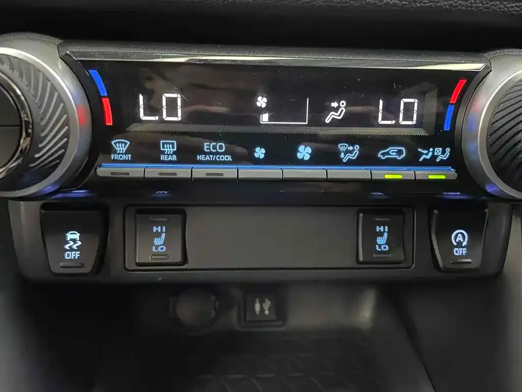 Toyota RAV4 2023 из CN, фото 10