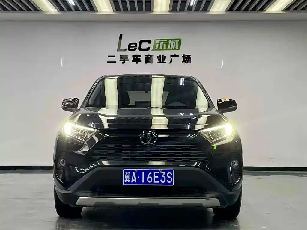 Toyota RAV4 2023 из CN, фото 3
