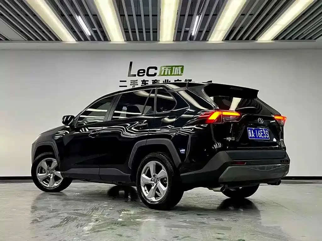 Toyota RAV4 2023 из CN, фото 9