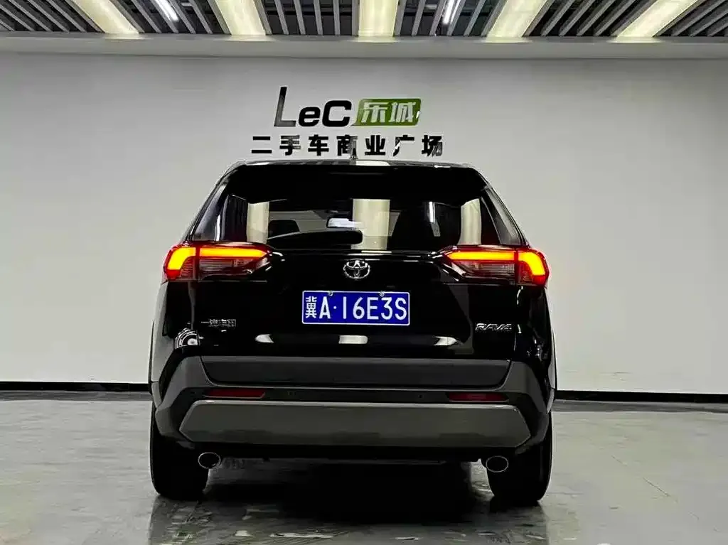 Toyota RAV4 2023 из CN, фото 2