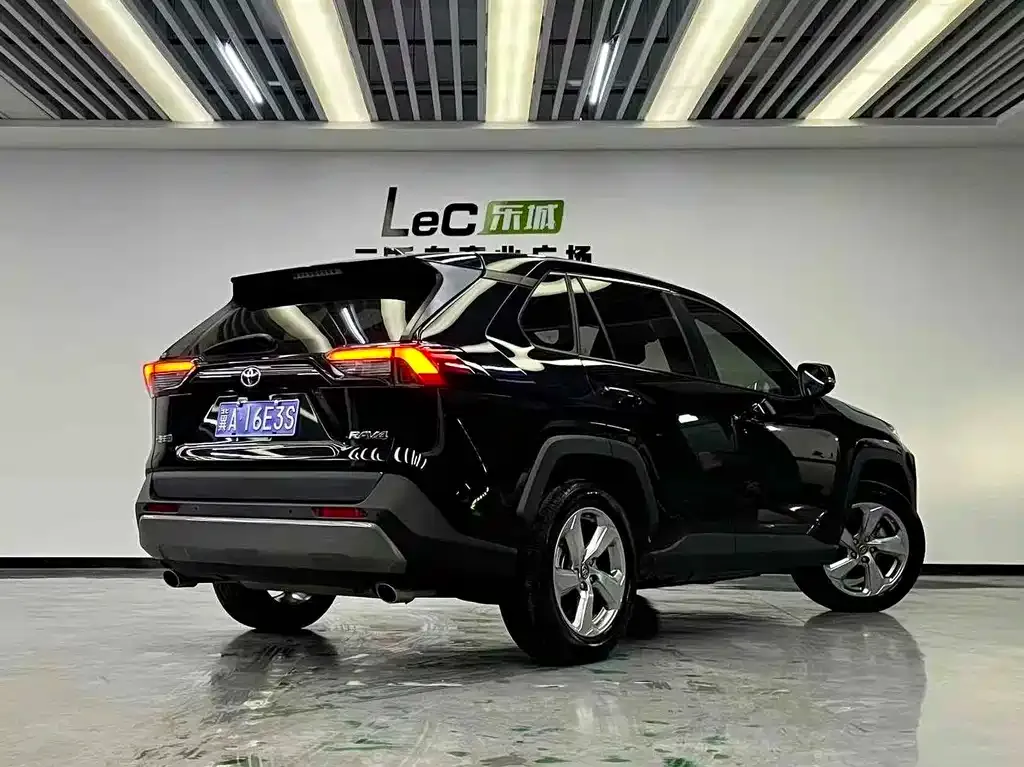 Toyota RAV4 2023 из CN, фото 6