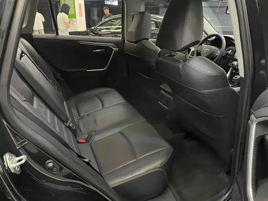 Toyota RAV4 2023 из CN, фото 5