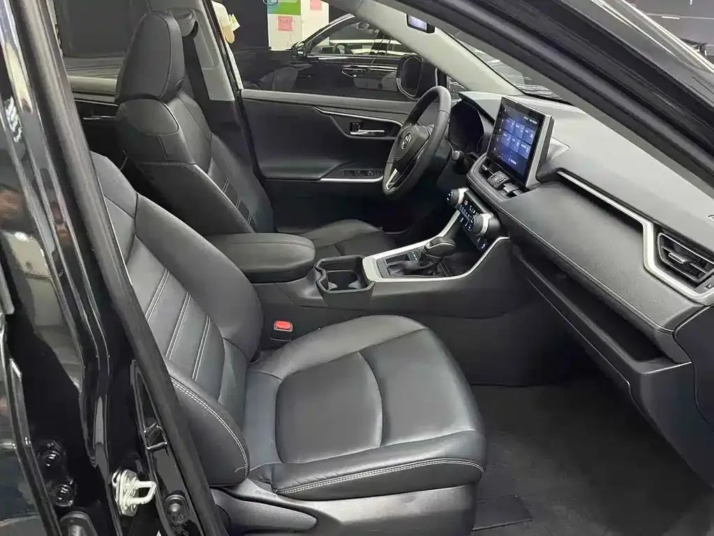Toyota RAV4 2023 из CN, фото 8