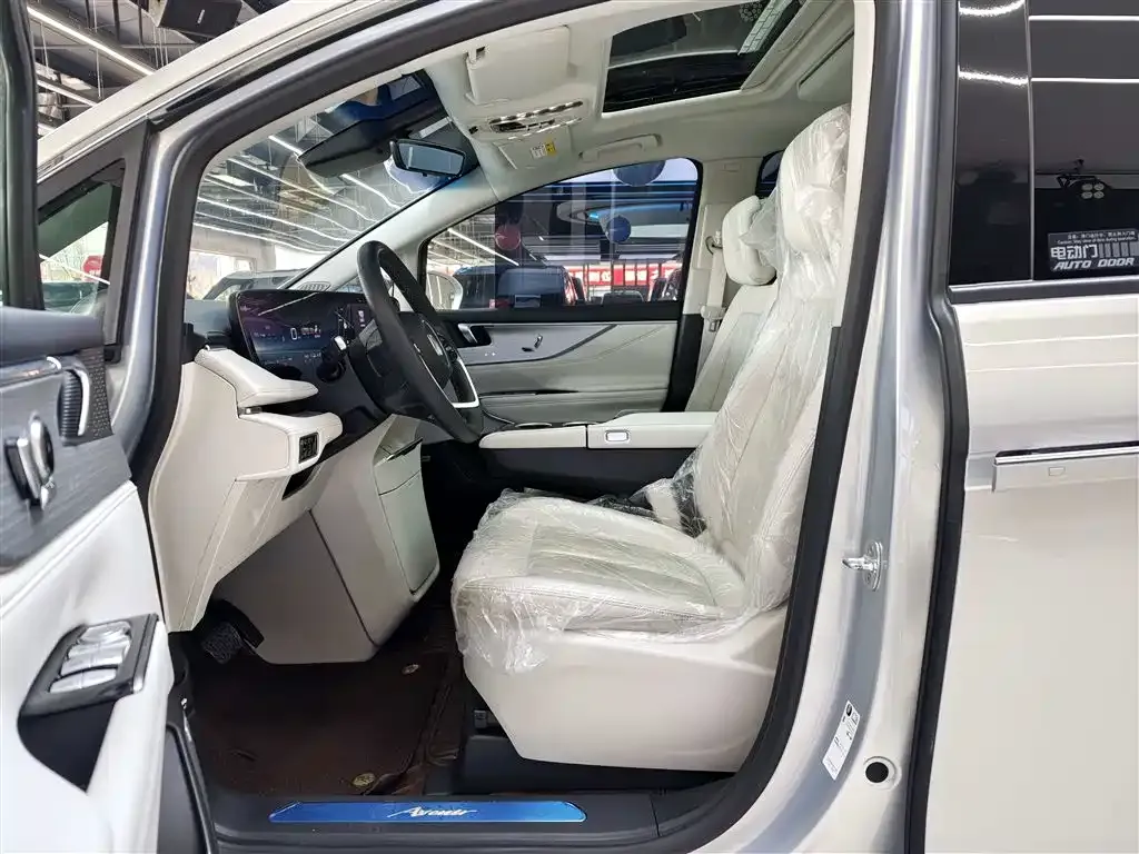 Buick GL8 Hybrid — фото 5