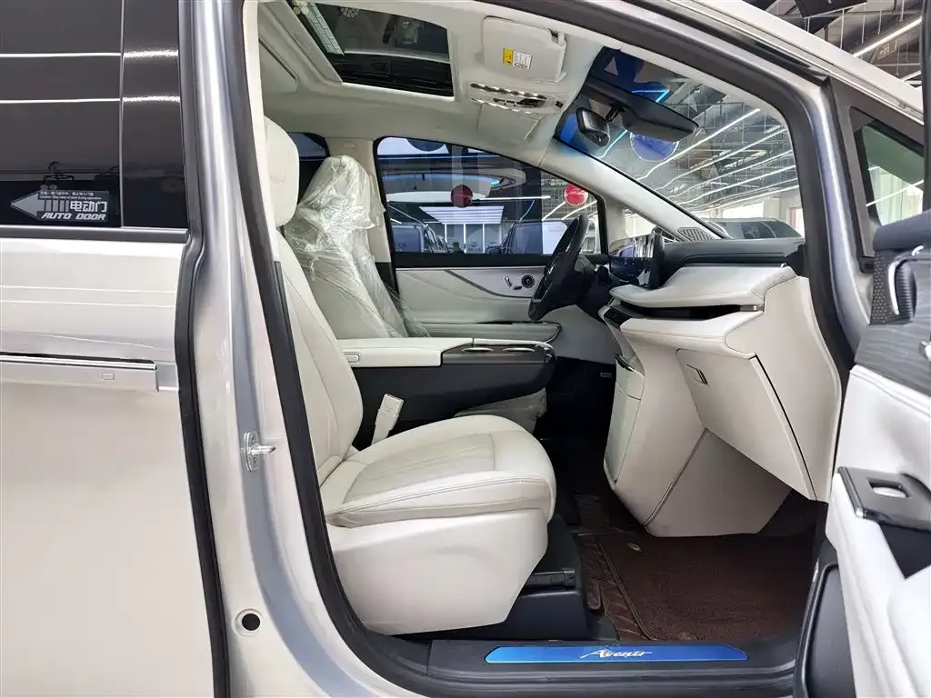 Buick GL8 Hybrid — фото 4