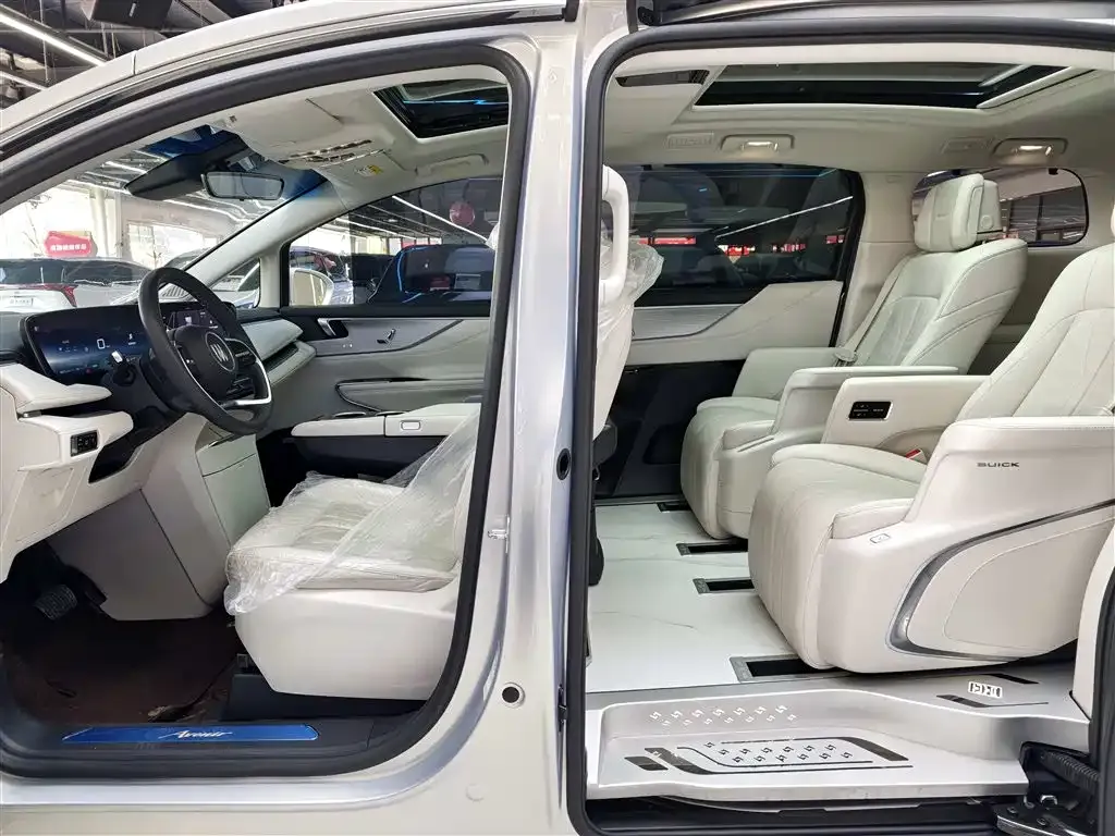 Buick GL8 Hybrid — фото 10