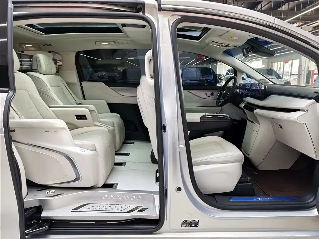 Buick GL8 Hybrid — фото 6