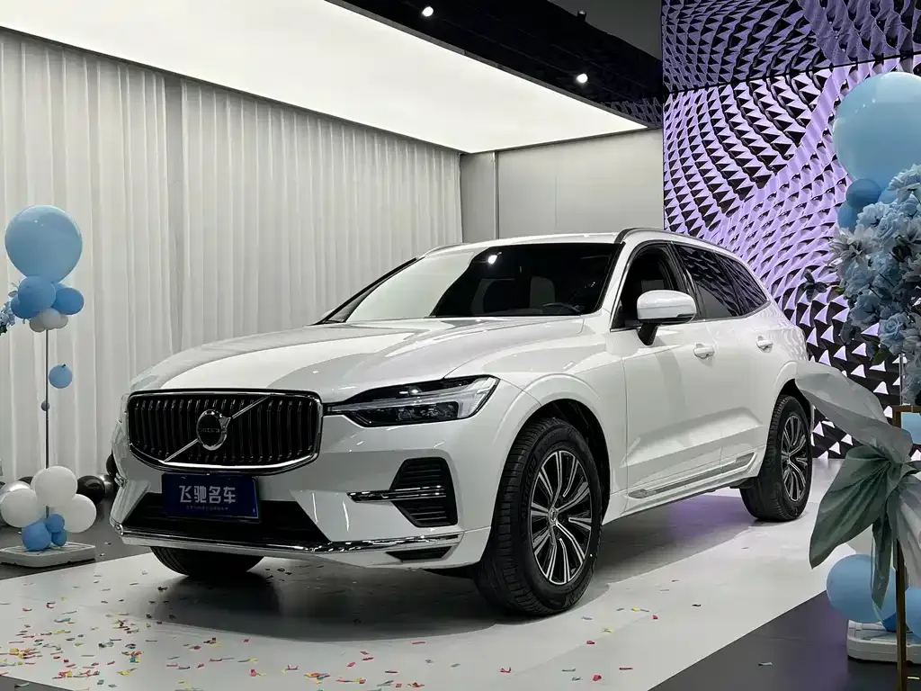 Volvo XC60 — фото 1