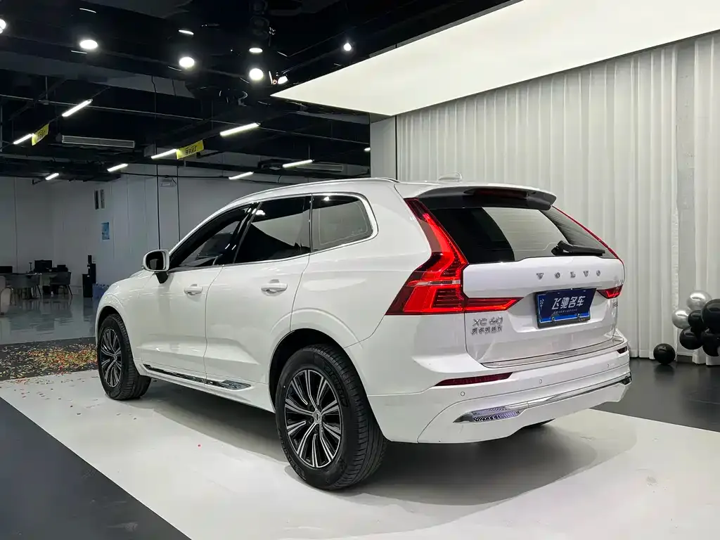 Volvo XC60 — фото 4