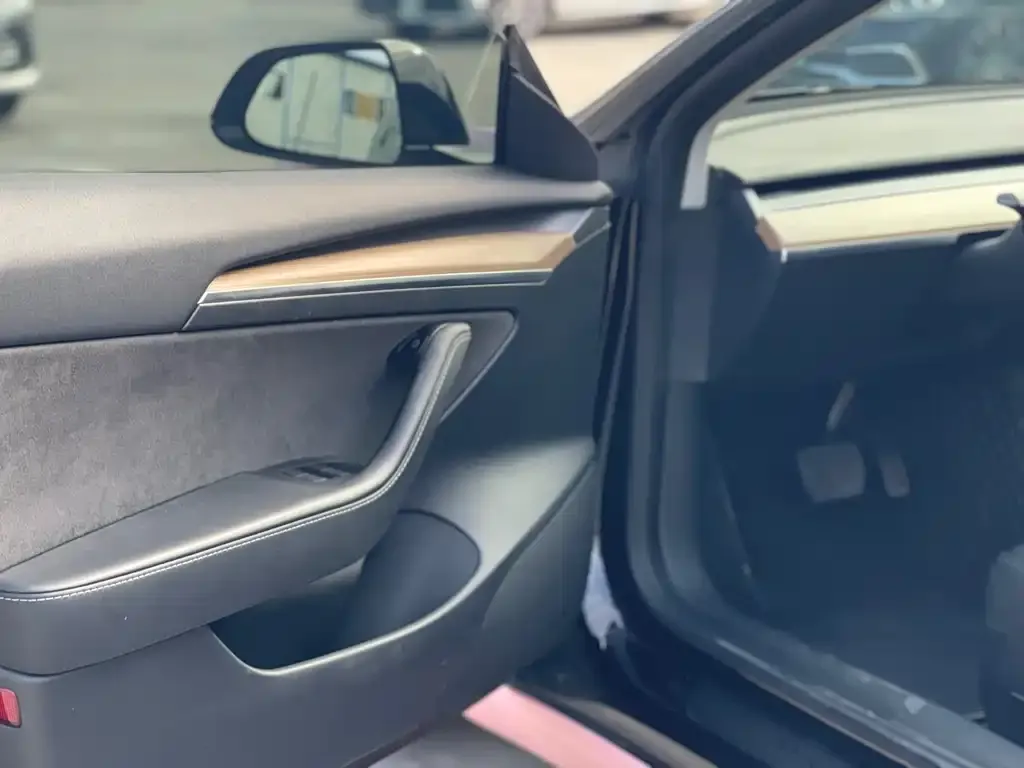 Tesla Model 3 — фото 2